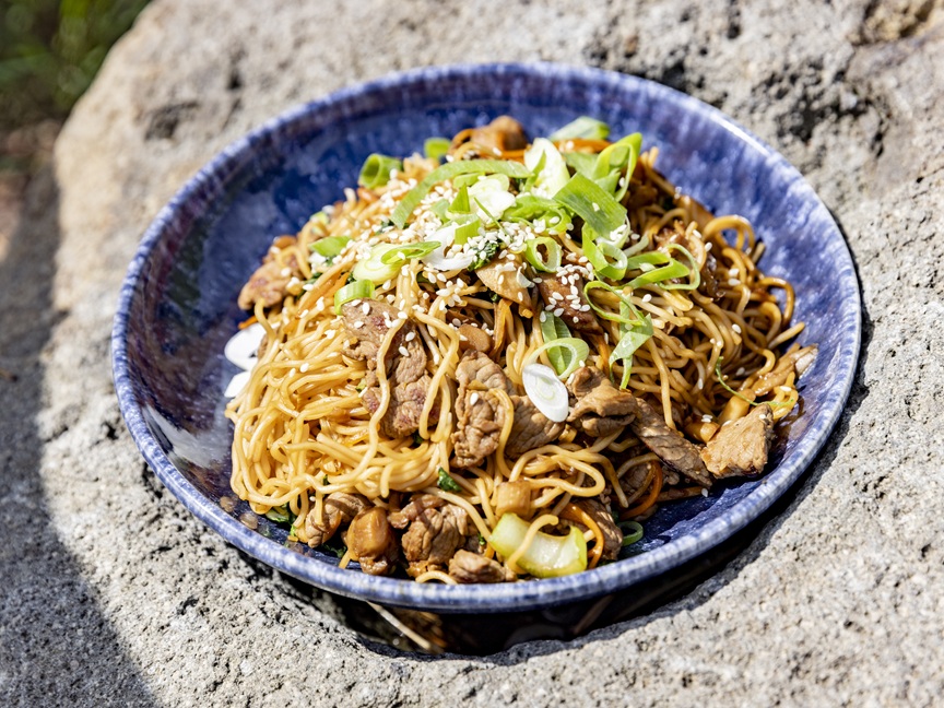 Nudle chow mein s hovězím masem 