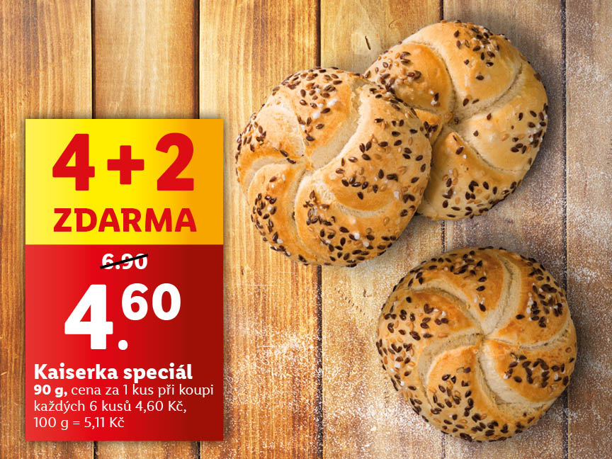 Tři kaiserky na dřevěném pozadí, cena při koupi dalších 6 kusů je 4,60 Kč.